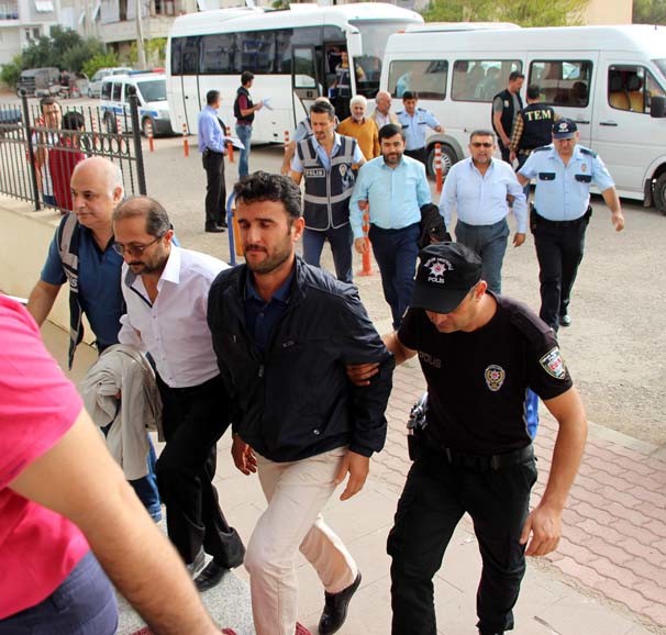 16-10/13/kirmizi-listedeki-ogretmenlere-operasyonu-58-gozalti-7791892