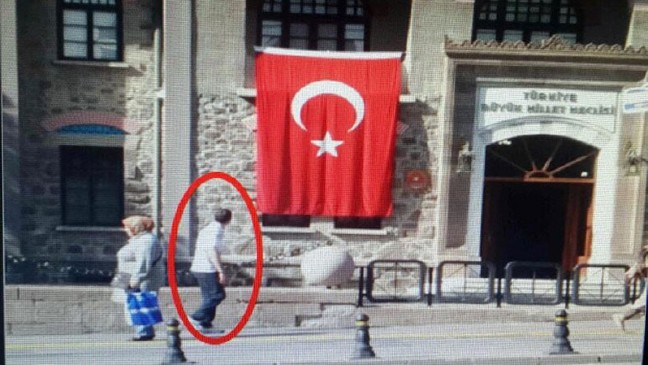 16-10/19/5807415cc03c0e3824653513