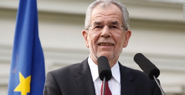 16-12/04/160524200732-president-elect-alexander-van-der-bellen-super-169-1480870407