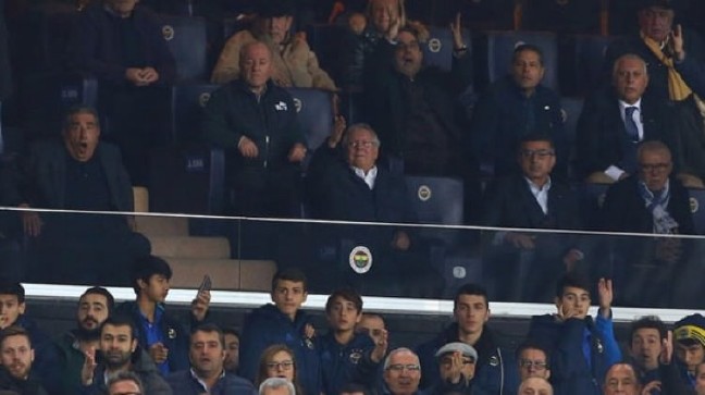 16-12/04/protokol_tribununde_olay_tezgah_kurmussunuz_1480833359_9906