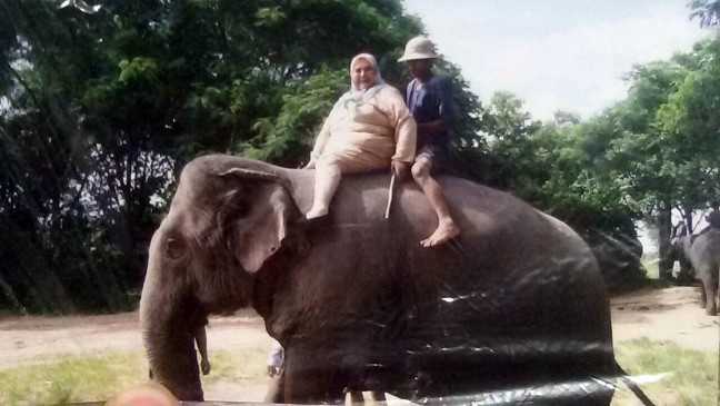 16-12/14/25-ulke-gezen-hur-kiz-ayse-teyze-e0