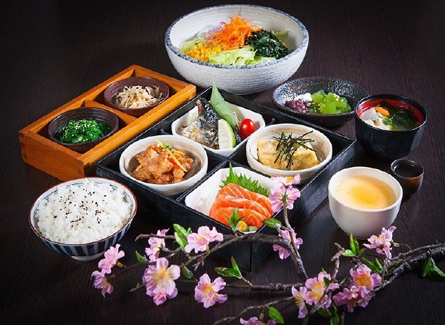 17-02/09/fish_food_salads_japan_439445