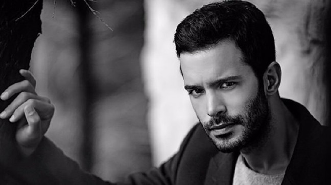 17-03/10/en_iyi_erkek_oyuncu_secildi_1461225419_6537