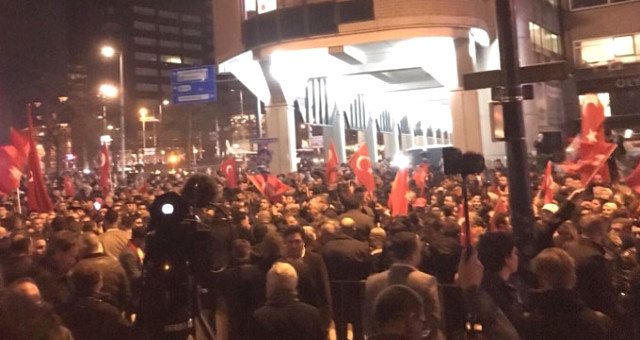 17-03/12/rotterdam-baskonsolosu-sadin-ayyildiz-bakan-imi-9362561_7351_o