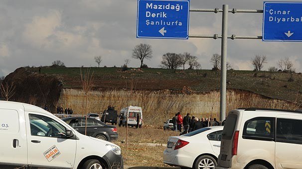 17-03/15/son-dakika-mardin-diyarbakir-karayolunda-patlama-aci-haber-geldi-8741396