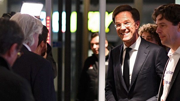 17-03/16/son-dakika-hollanda-da-oylarin-yuzde-90-i-sayildi-secim-sonucu-belli-oldu-wilders-coktu-avrupa-8747700