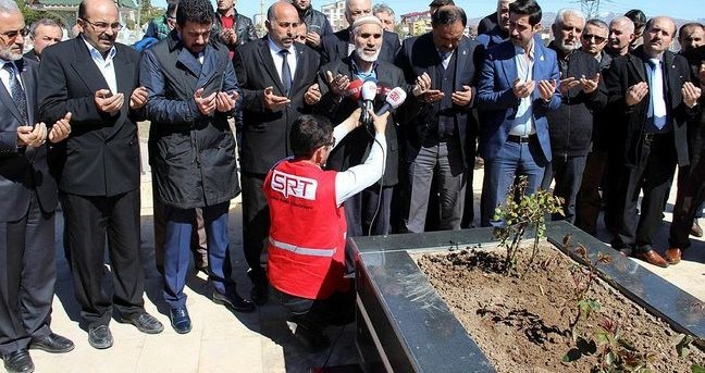 17-03/25/650x344-muhsin-yazicioglu-olumunun-8-yilinda-unutulmadi-1490363702472