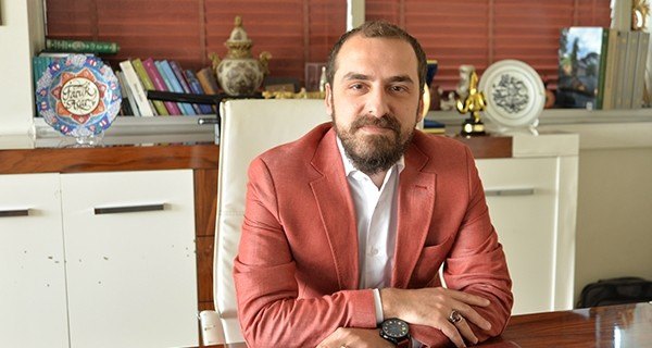 17-04/18/andy-ar-in-sahibi-faruk-acar-anket-sirketleri-partilerden-para-aliyor