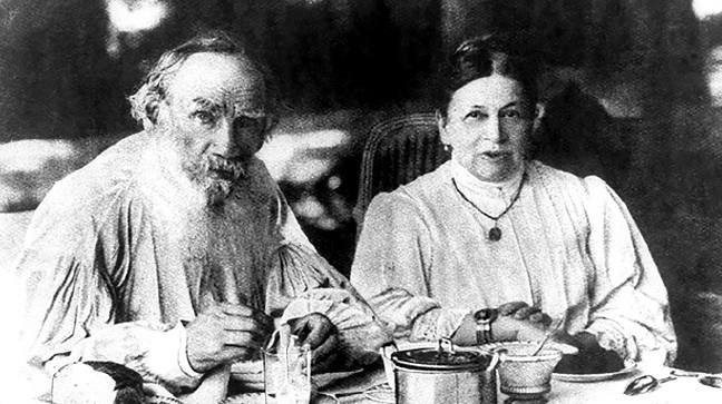 17-04/19/19krr2-toystoy1