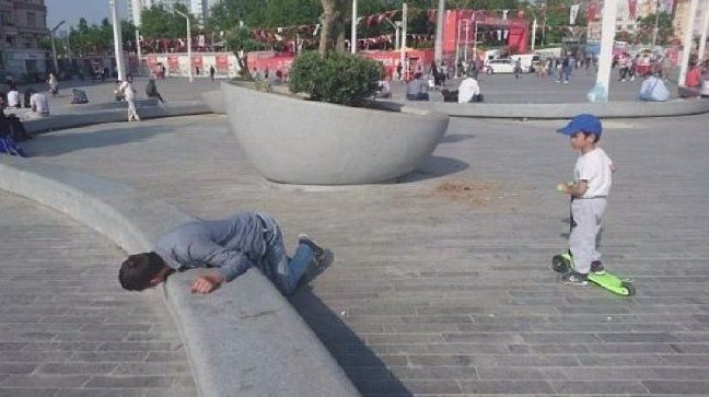 17-06/07/taksimde_sok_eden_manzara_cocuklar_sahit_oldu_1496830793_5663