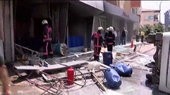 17-06/20/0x0-istanbulda-korkutan-patlama-1497954813928