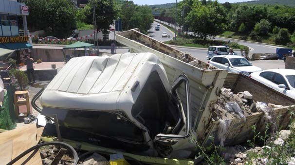 17-06/30/beykoz-da-feci-kaza-1-yarali-9407265