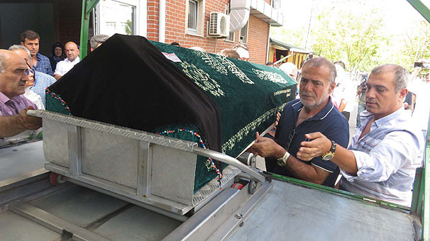 17-08/31/filiz-aker-in-cenazesini-o-aldi-9785457