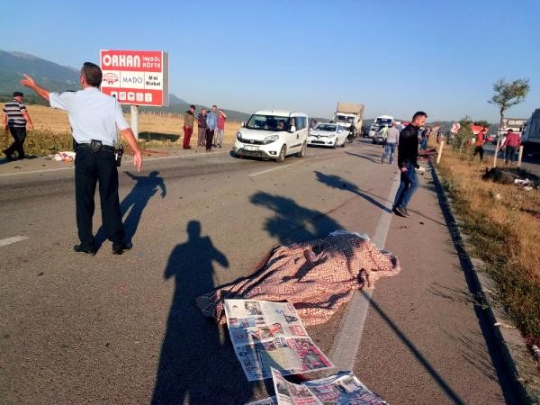 17-09/07/bursa-ankara-yolunda-feci-kaza-1-i-cocuk-7-kisi-hayatini-kaybetti-9819252