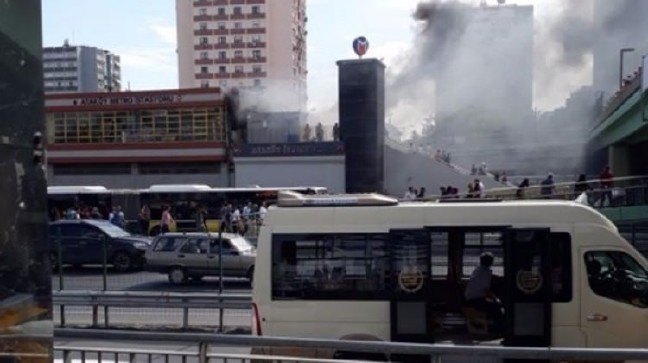 17-09/25/sirinevler_metrosunda_yangin_1506337475_3755