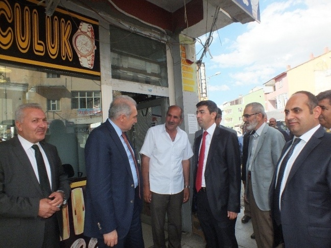 17-09/28/istanbul-basaksehir-belediye-baskani-mevlut-uysal-bir-dizi-incelemelerde-003