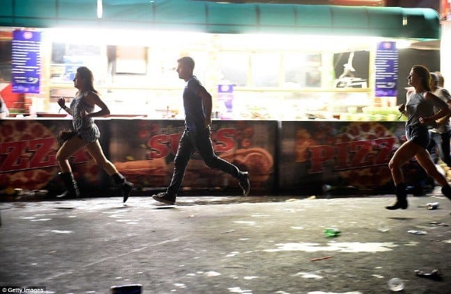 17-10/02/44f2691400000578-4939872-people_flee_from_the_route_91_harvest_country_music_festival_in_-a-40_1506924652723