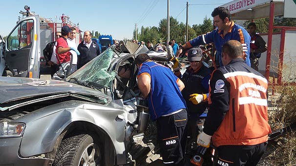 17-10/05/afyonkarahisar-da-feci-kaza-9997375