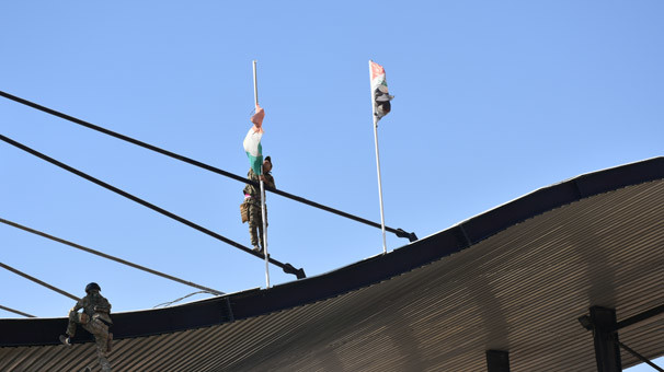 17-10/16/son-dakika-barzani-dagildi-kerkuk-dusuyor-pesmerge-bayragi-indirildi-10062211