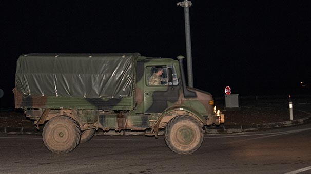 18-01/27/cesitli-birliklerden-gonderilen-firtina-obusu-yuklu-tirlar-kilis-e-ulasti-10710636