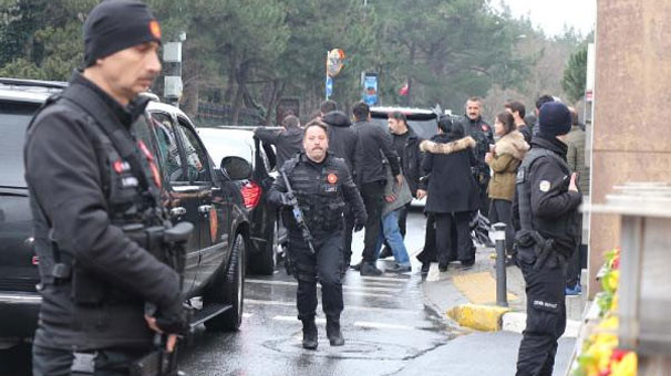 18-02/17/cumhurbaskani-erdogan-konvoyunu-iki-kez-durdurdu-10844493