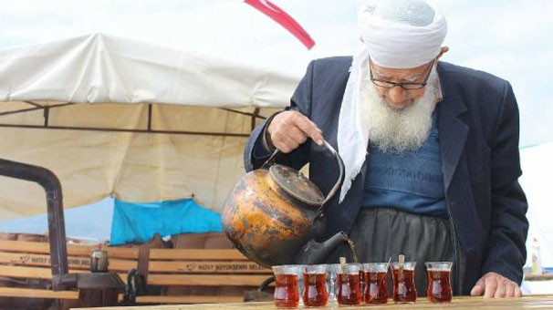 18-02/25/muhammet-dededen-mehmetcige-cay-servisi-10891040