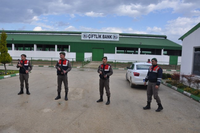 18-03/14/aw333311_02