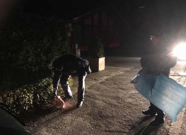 18-03/20/almanya-da-skandal-olay-cami-onune-biraktilar-11053346