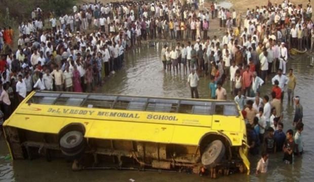 18-04/10/hindistanda_otobus_faciasi_27_cocuk_oldu_1523304787_1633