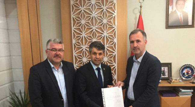 18-04/26/144459-nbsp-inegol-de-vekillik-icin-ilk-istifa-nbsp-5ae18b033da58