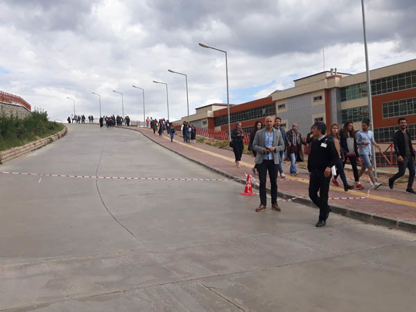 18-05/15/gumushane-de-universite-laboratuvarinda-patlama-1-ogrenci-yarali-11483339