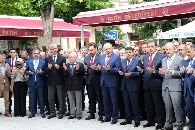 18-05/18/aw395903_01