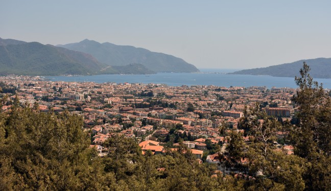 18-06/02/marmarisli-turizmcilerin-yuzu-guluyor_9285_dhaphoto2