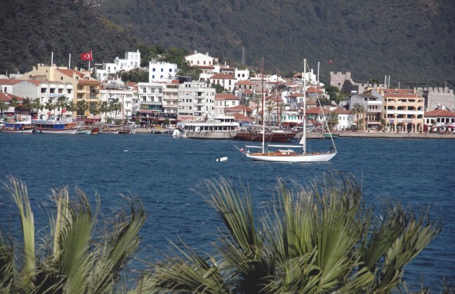 18-06/02/marmarisli-turizmcilerin-yuzu-guluyor_9285_dhaphoto7