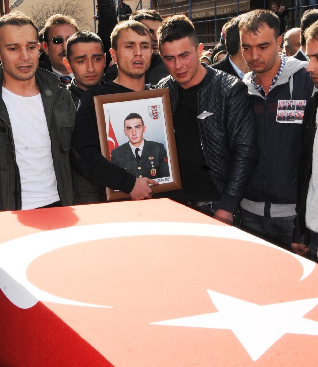 18-06/03/asker-olmaya-birlikte-karar-veren-3-arkadas-da-sehit-oldu_7766_dhaphoto5