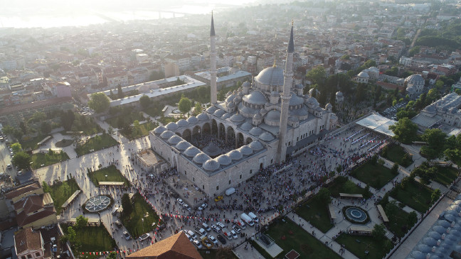 18-06/15/-havadan-fotograflar-fatih-camii-bayram-namazinda-doldu-tasti_1135_dhaphoto2