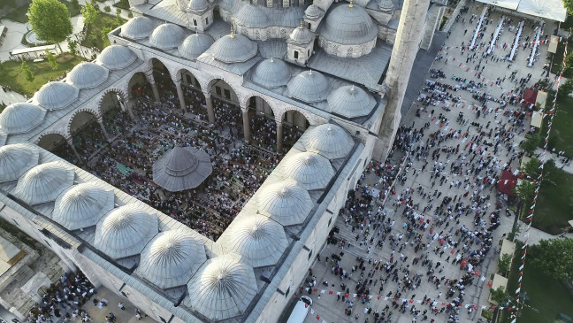 18-06/15/-havadan-fotograflar-fatih-camii-bayram-namazinda-doldu-tasti_9677_dhaphoto15