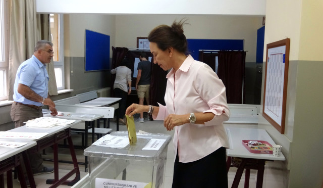 18-06/24/demet-akbag