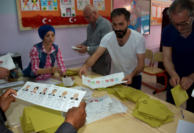 18-06/24/sivasta-oylarin-sayimina-baslandi_8332_dhaphoto4