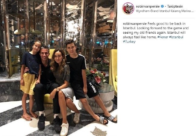 18-07/21/0x0-robin-van-persieden-istanbul-paylasimi-1532183760999