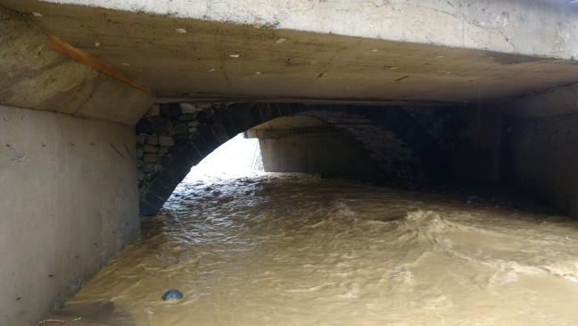 18-08/03/dere-yatagindaki-ruhsatsiz-binanin-sahibi-sel-nedeni-bina-degil-kopru-hatali_8363_dhaphoto4