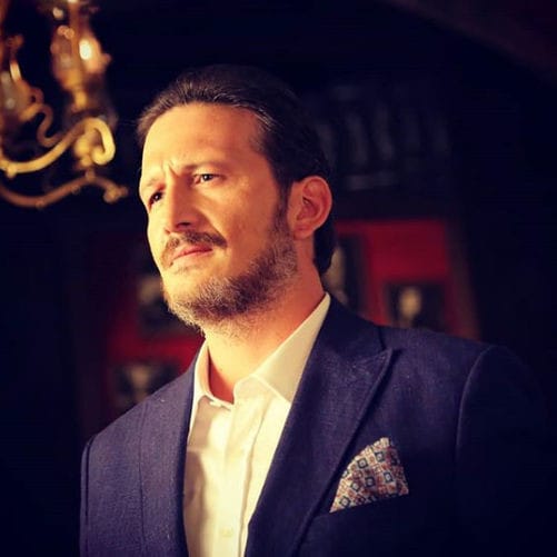 18-08/23/2109502_609e1b860dd3bf557403872d479d8557