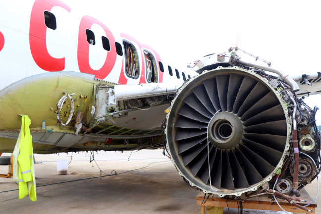 18-09/15/trabzonda-pistten-cikan-ucakta-sokum-islemi-bitti_1304_dhaphoto1