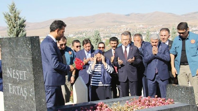 18-09/25/neset-ertasa-saygi