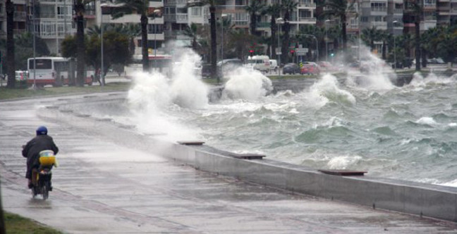 18-09/28/zmir-kirbac-kasirgasi