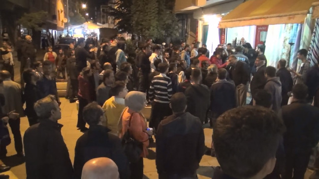 18-10/06/sultangazide-taciz-gerginligi-polis-supheliyi-lincten-kurtardi_7278_dhaphoto1