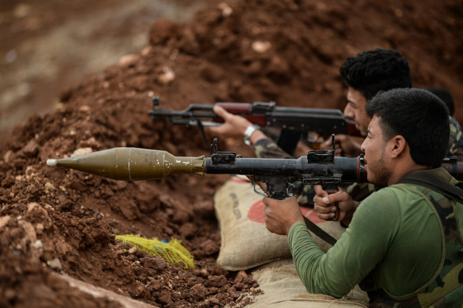 18-10/13/idlibde-agir-silahlardan-arinan-cephelerde-muhalifler-elleri-tetikte-bekliyor_2939_dhaphoto10