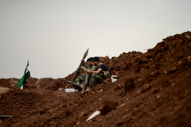 18-10/13/idlibde-agir-silahlardan-arinan-cephelerde-muhalifler-elleri-tetikte-bekliyor_2939_dhaphoto20