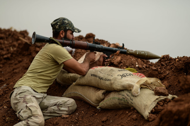 18-10/13/idlibde-agir-silahlardan-arinan-cephelerde-muhalifler-elleri-tetikte-bekliyor_2939_dhaphoto8