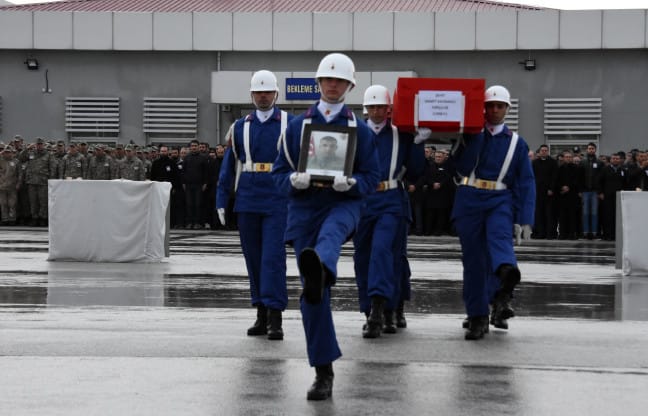 18-11/12/semdinli-sehitleri-vandan-torenle-ugurlandi-ek-fotograflar_6796_dhaphoto6